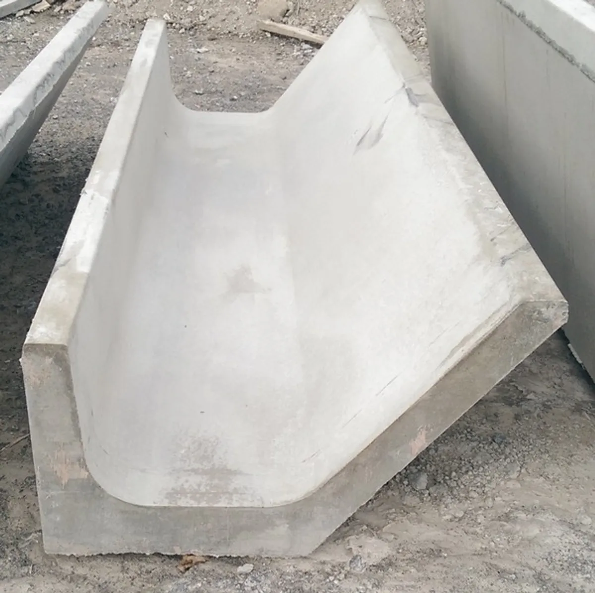 Weanling Calf Feeding Trough Barriers