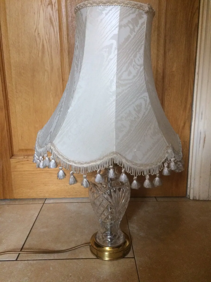 Tyrone crystal lamp working