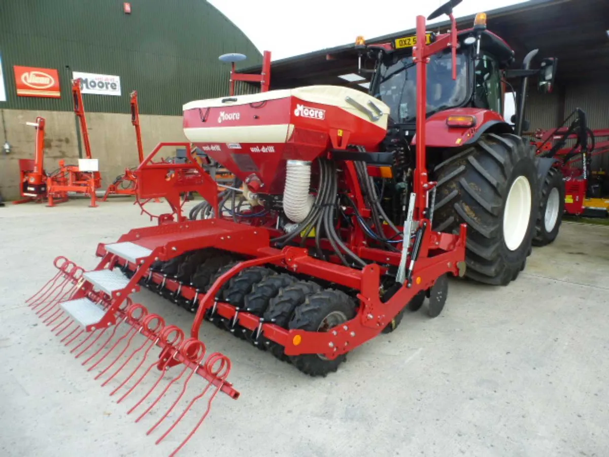 Moore 24 row Arable Spec uni-drill - Image 2