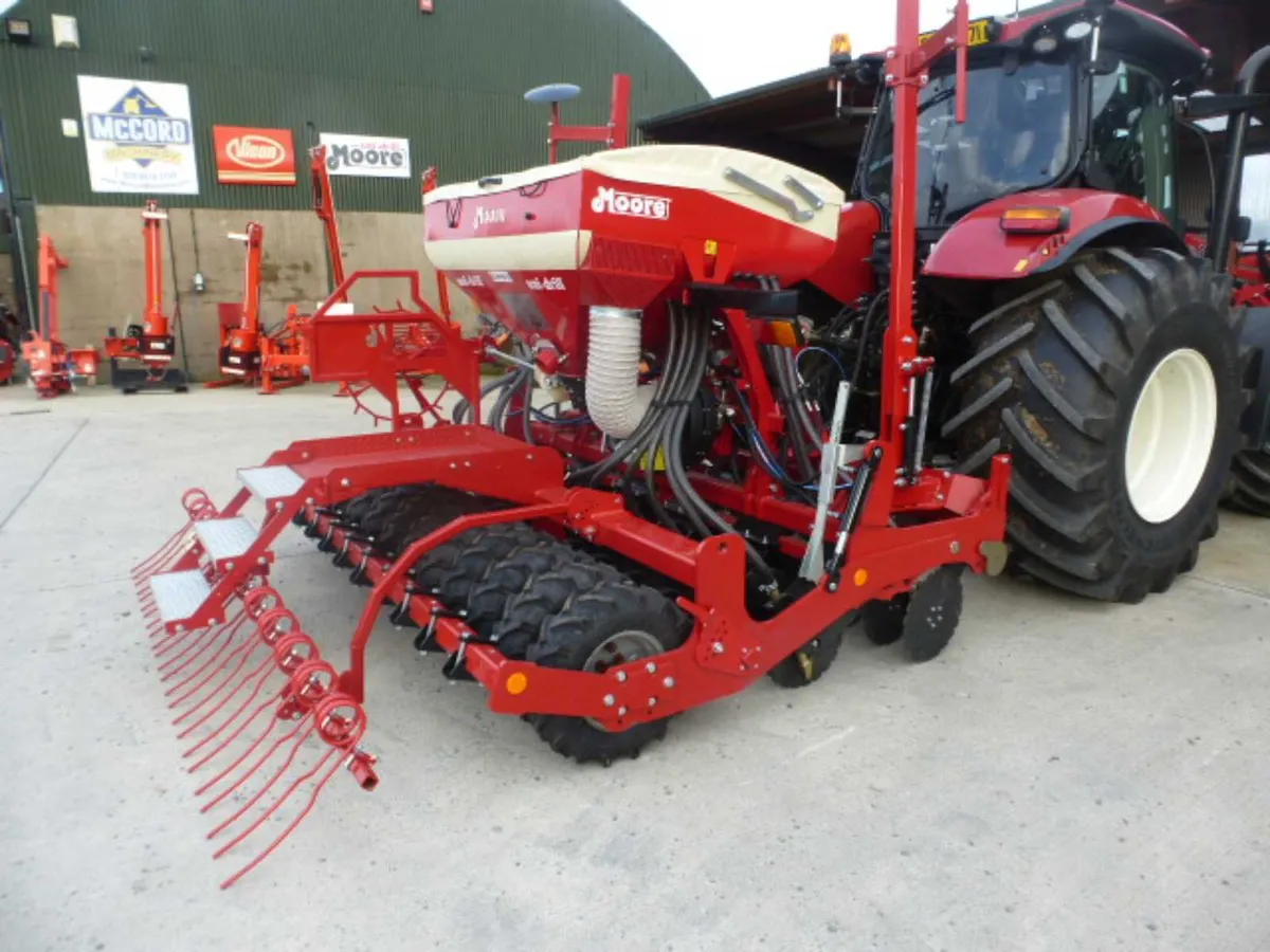 Moore 24 row Arable Spec uni-drill - Image 3