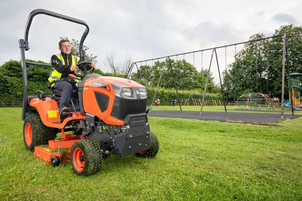 Kubota G261 Rear Discharge - Image 2