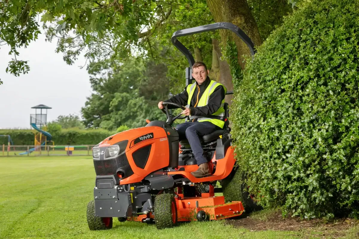 Kubota G261 Rear Discharge - Image 4