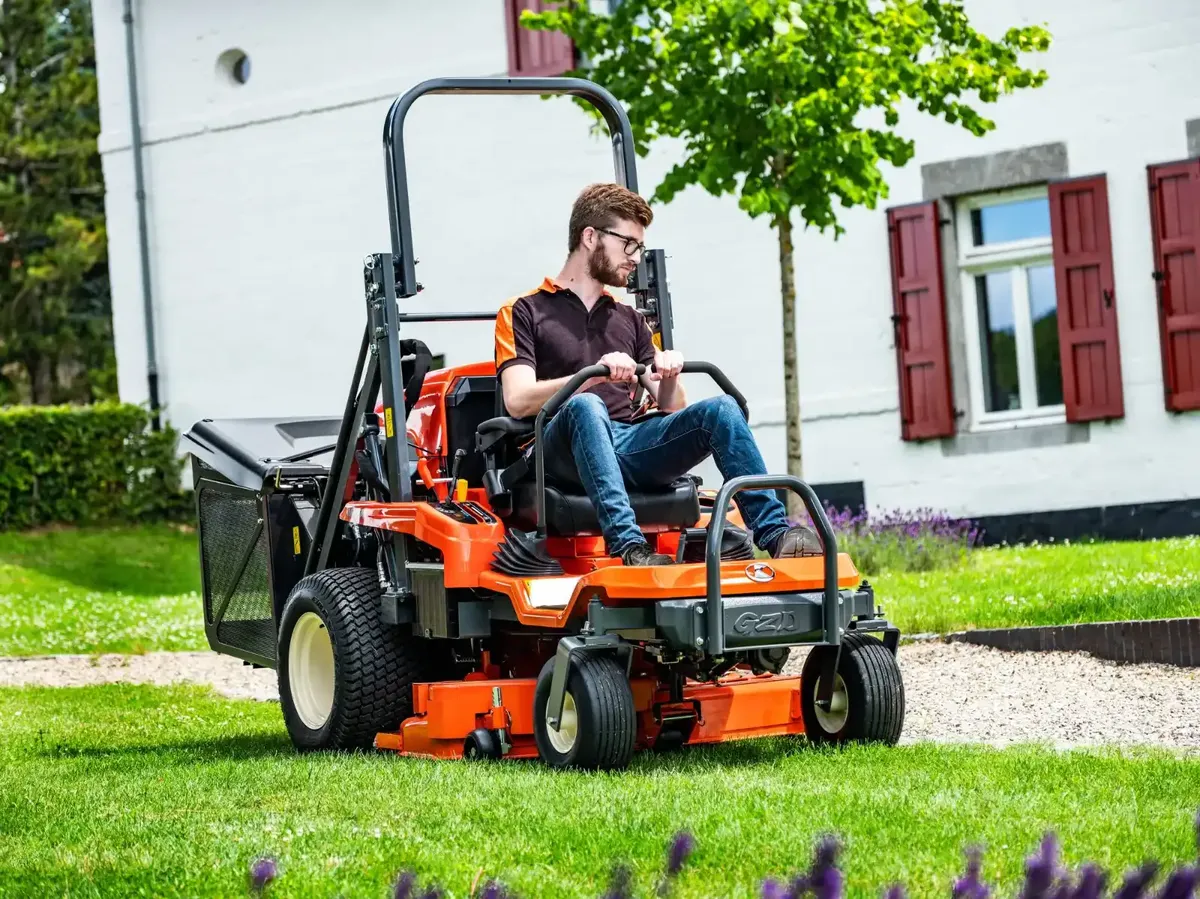 Kubota GZD21 Zero Turn Collector - Image 2