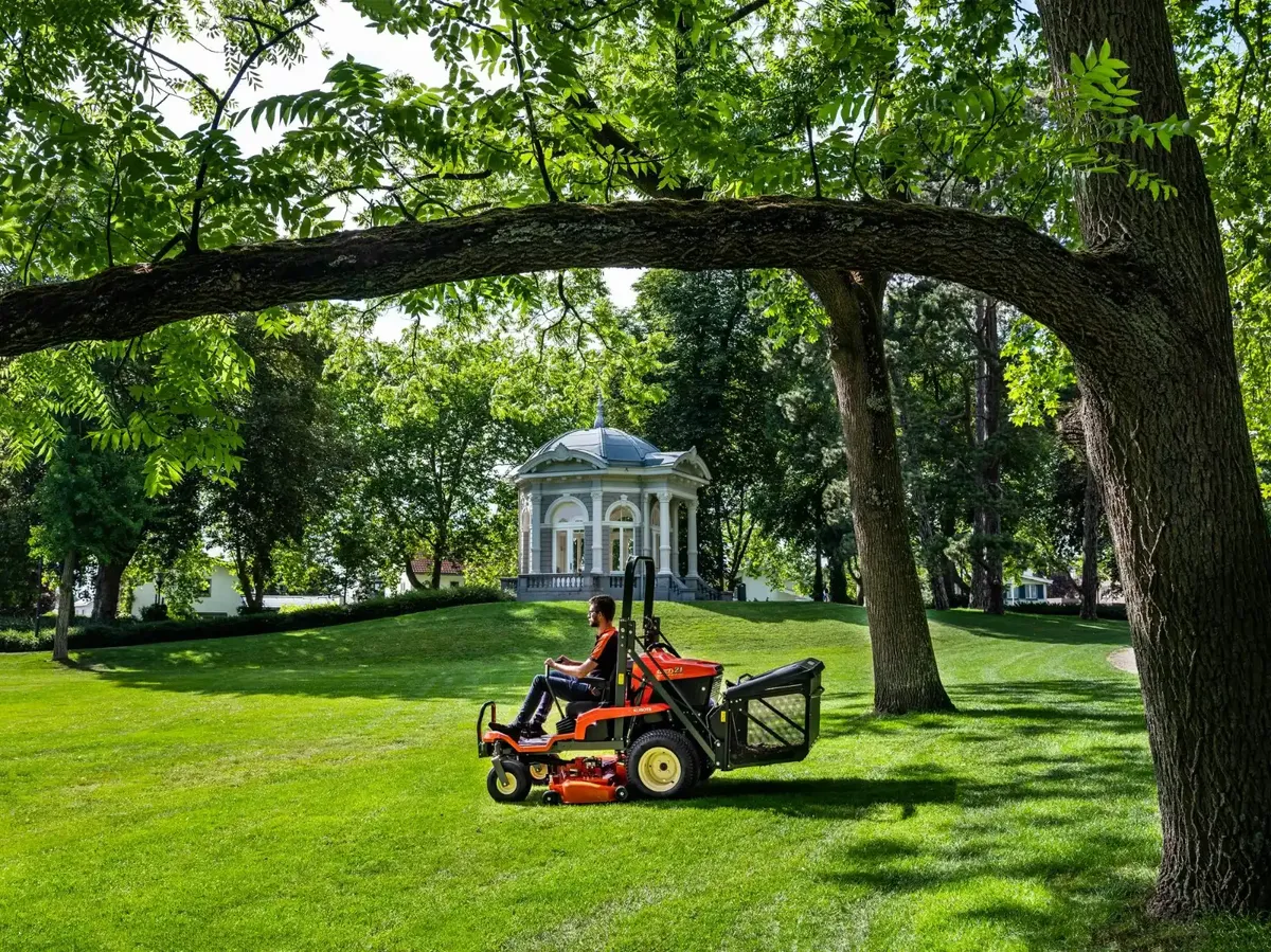 Kubota GZD21 Zero Turn Collector - Image 4