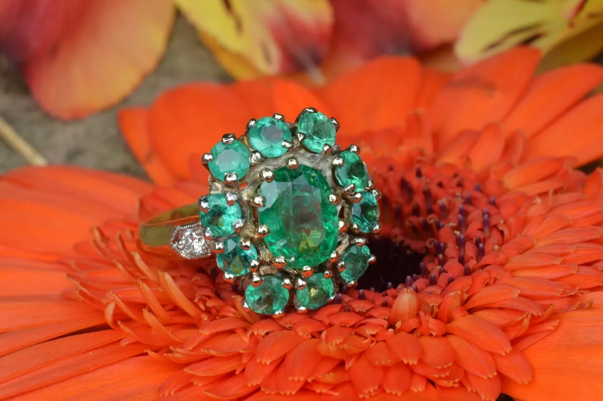 Antique Edwardian Emerald Daisy Ring - 18ct Gold