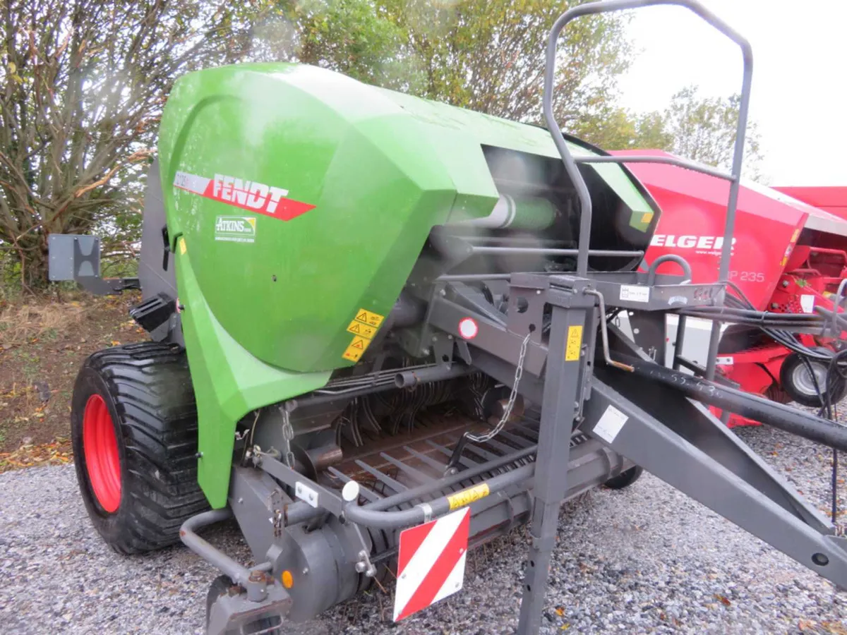 2018 Fendt 2125F Xtracut Baler - Image 1