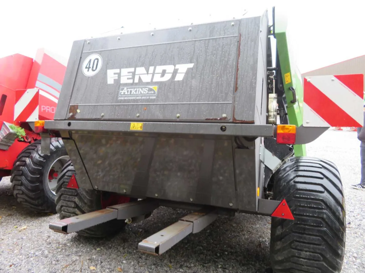 2018 Fendt 2125F Xtracut Baler - Image 4