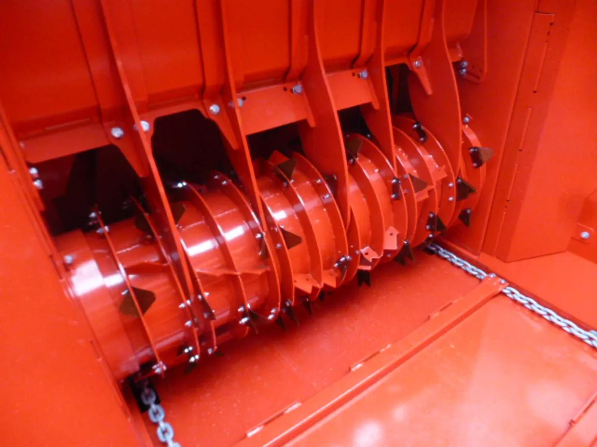 Teagle 8100 Silage/straw bedder - Image 3