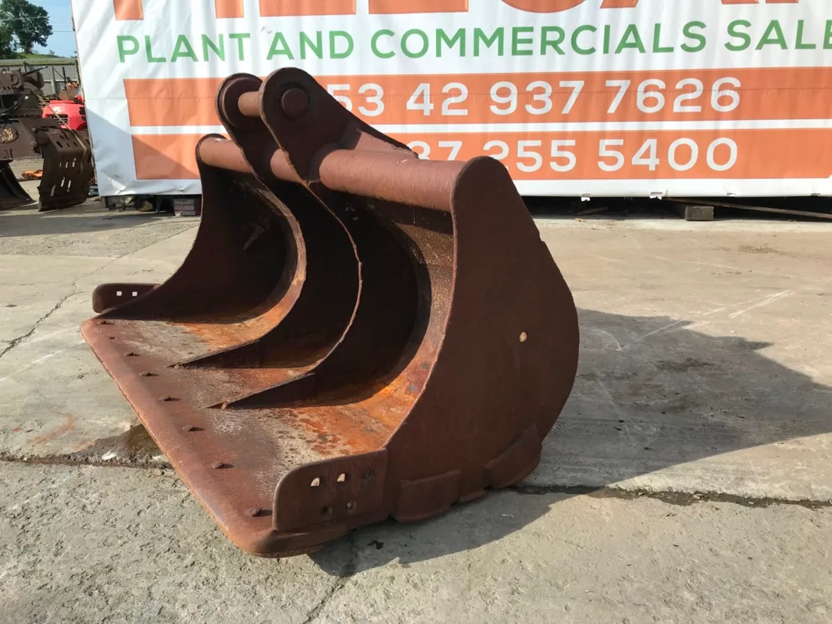 *** 84" GRADING BUCKET....90 mm PINS **** - Image 1