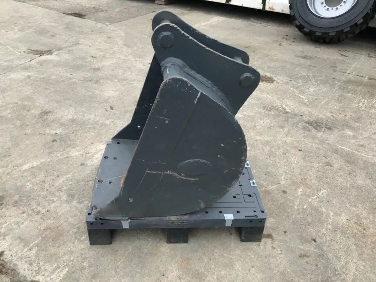 *** 24"  DIGGING BUCKET ......45mm PINS.....10H * - Image 2