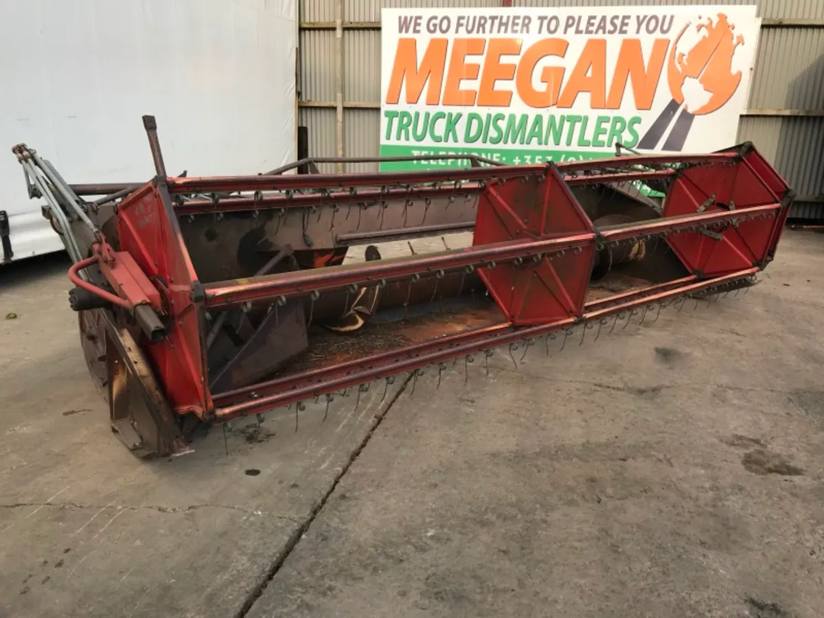 MASSEY FERGUSON COMBINE HEADER