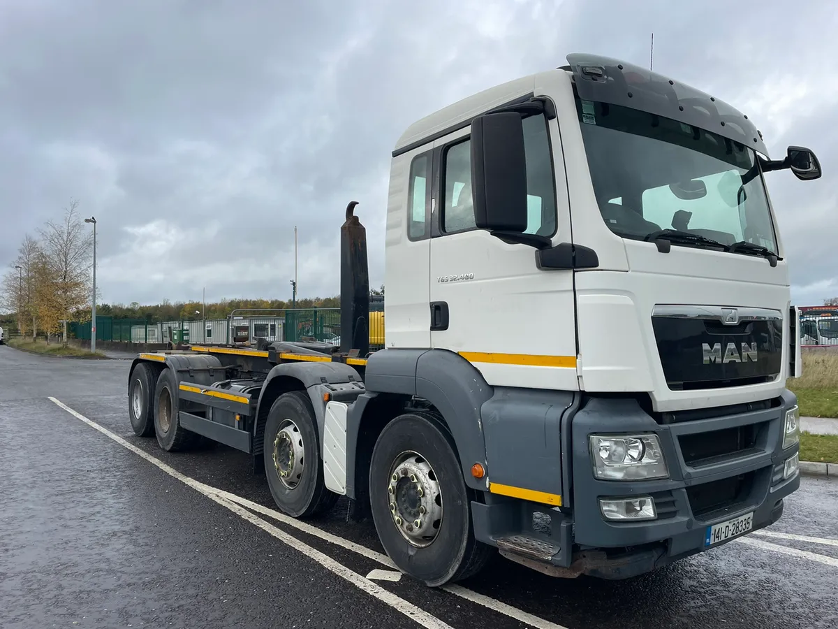 Man 8x4 Hookloader - Image 1