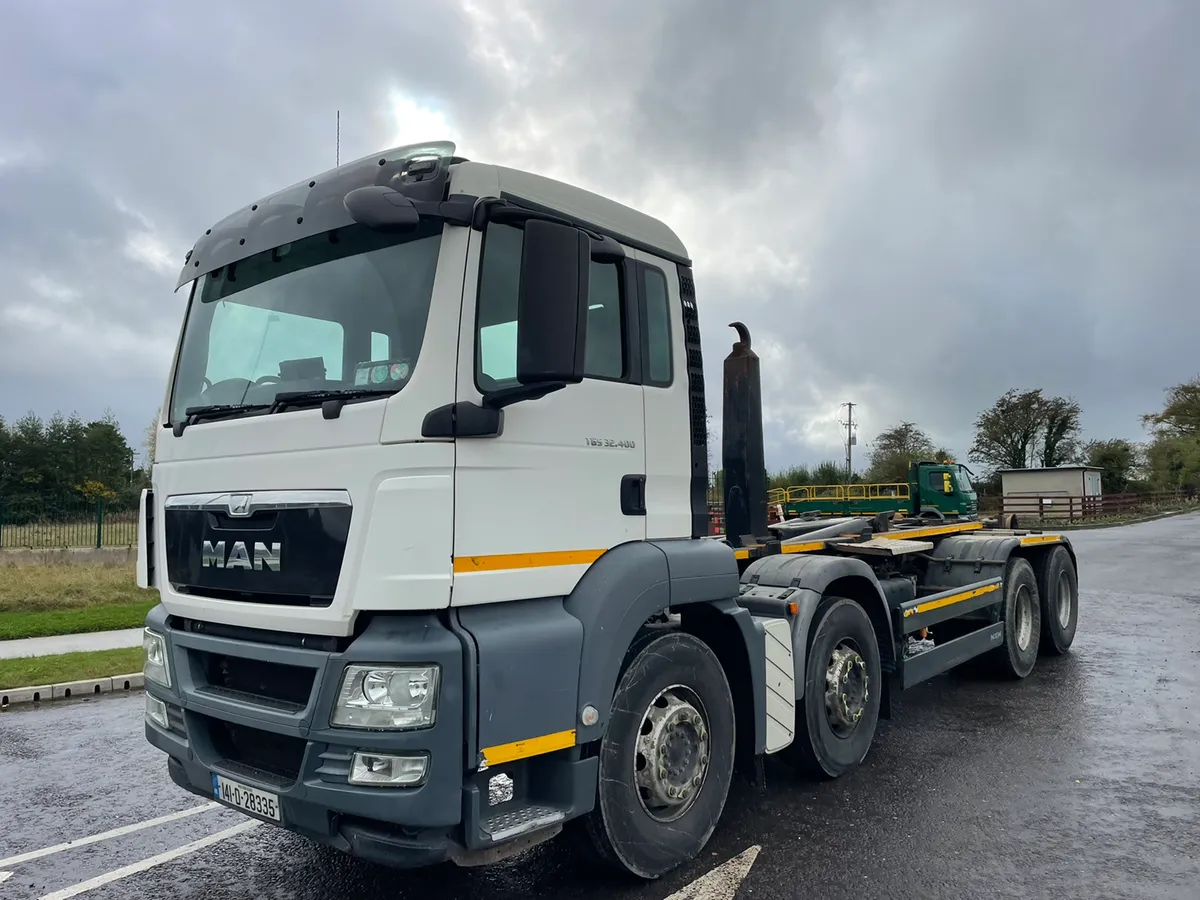 Man 8x4 Hookloader - Image 3