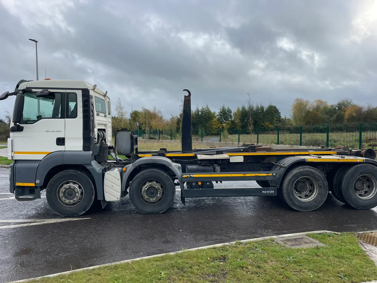 Man 8x4 Hookloader - Image 4