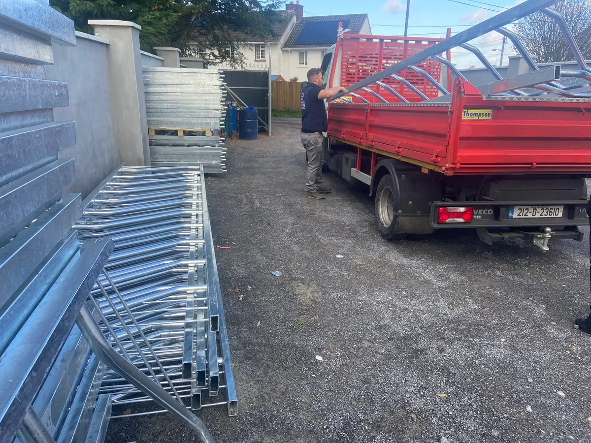 Heavy duty gates and barriers