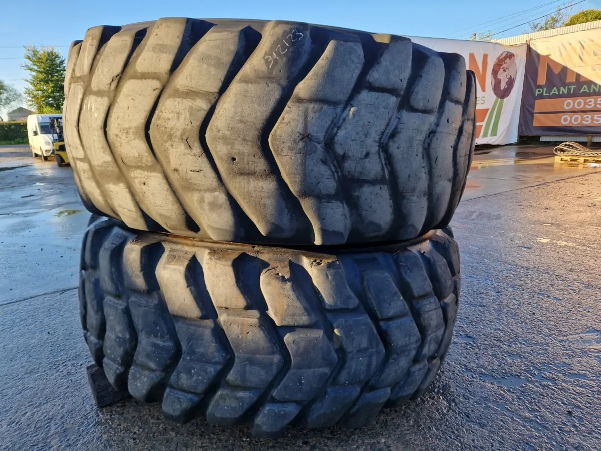 Dumper tyres 33.5 R 33 - Image 1