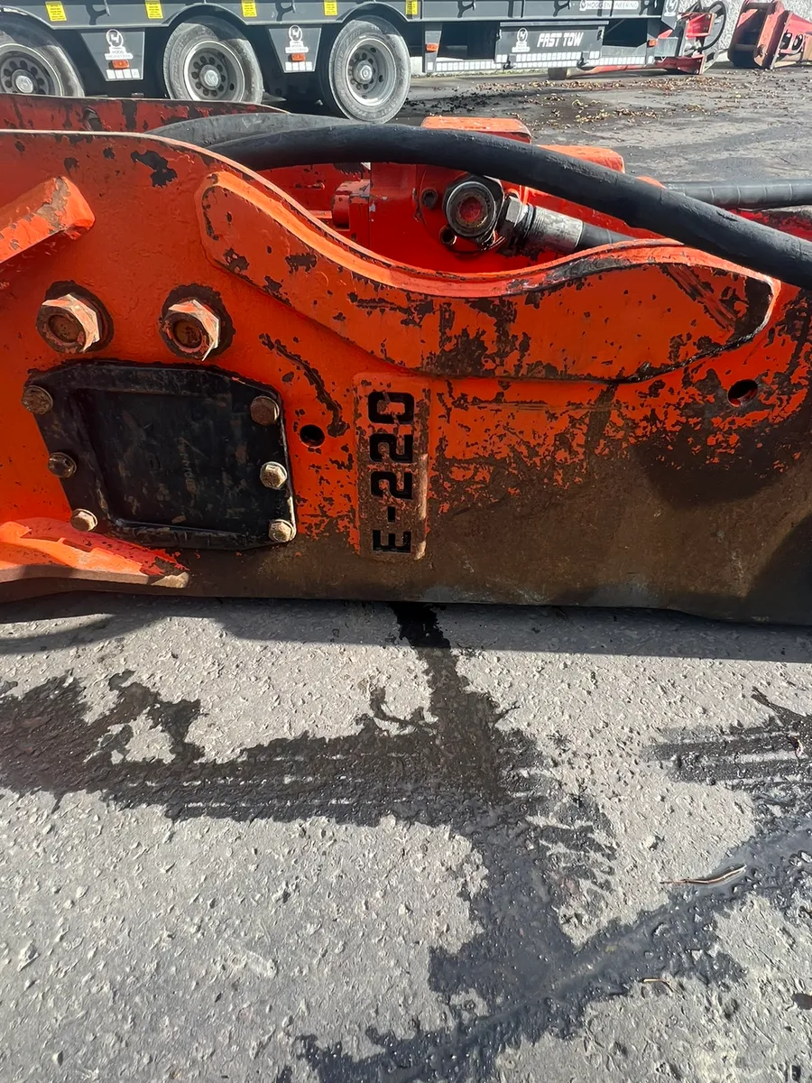 NPK E220 Rock Breaker For Sale. - Image 2