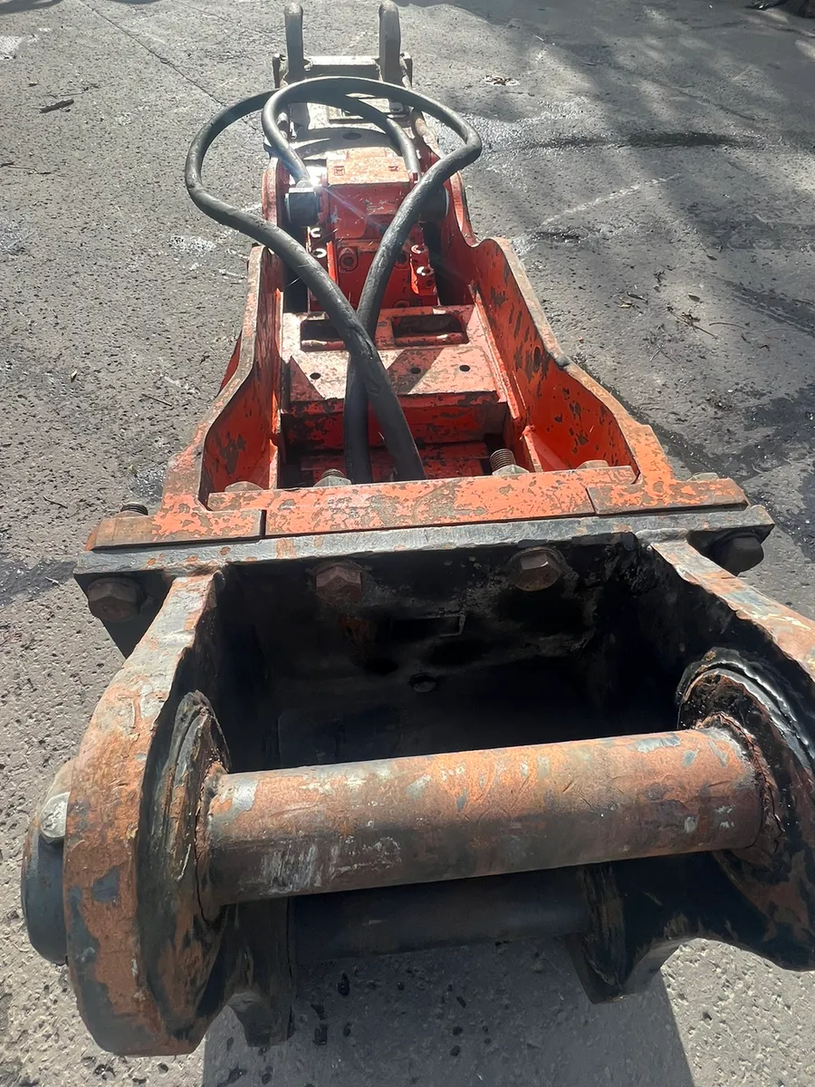 NPK E220 Rock Breaker For Sale. - Image 3