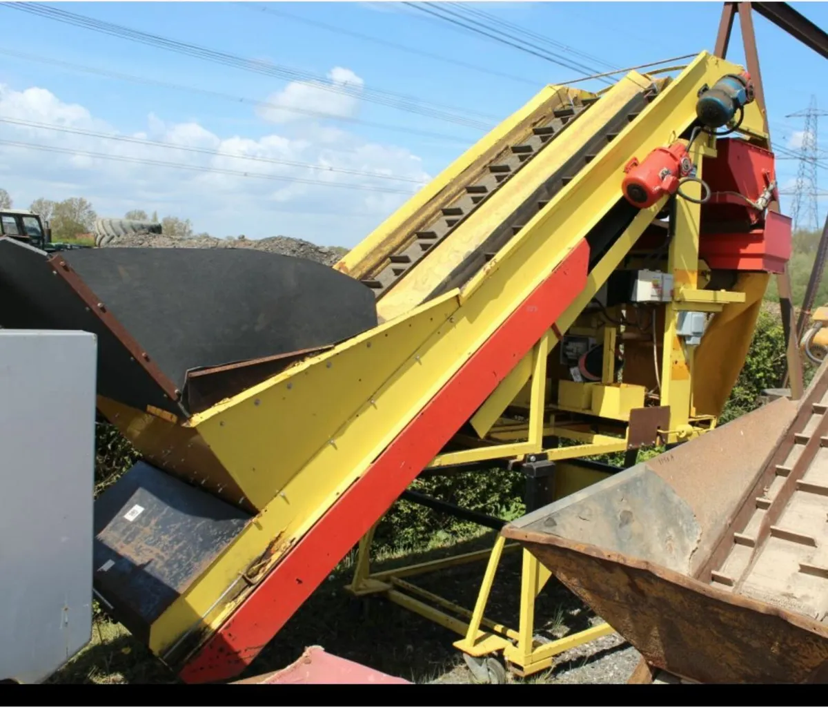 Walthambury twin elevator bagger.