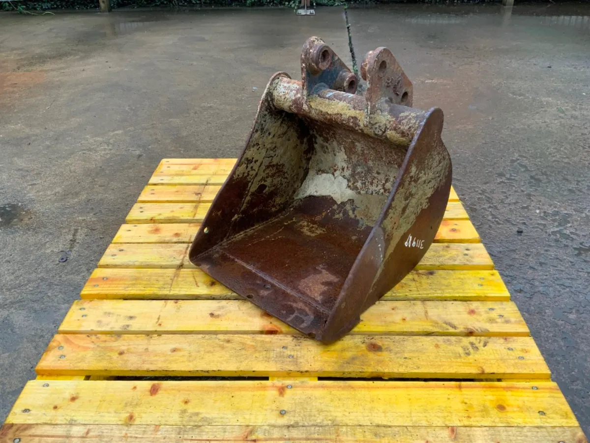 ***18" MINI DIGGER BUCKET....30mm.......#4582/1* - Image 1