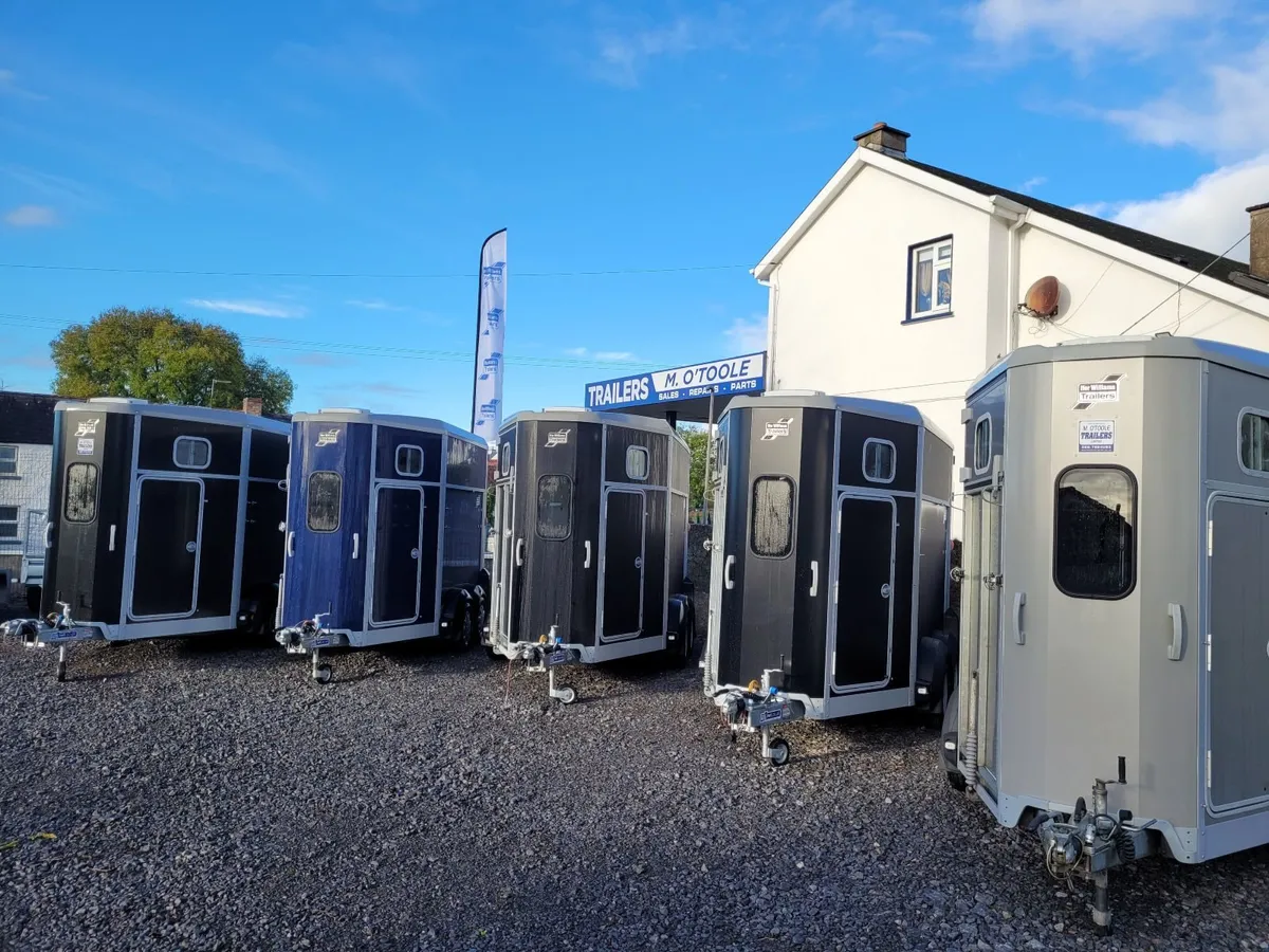 IFOR WILLIAMS 506 & 511 HORSEBOXES