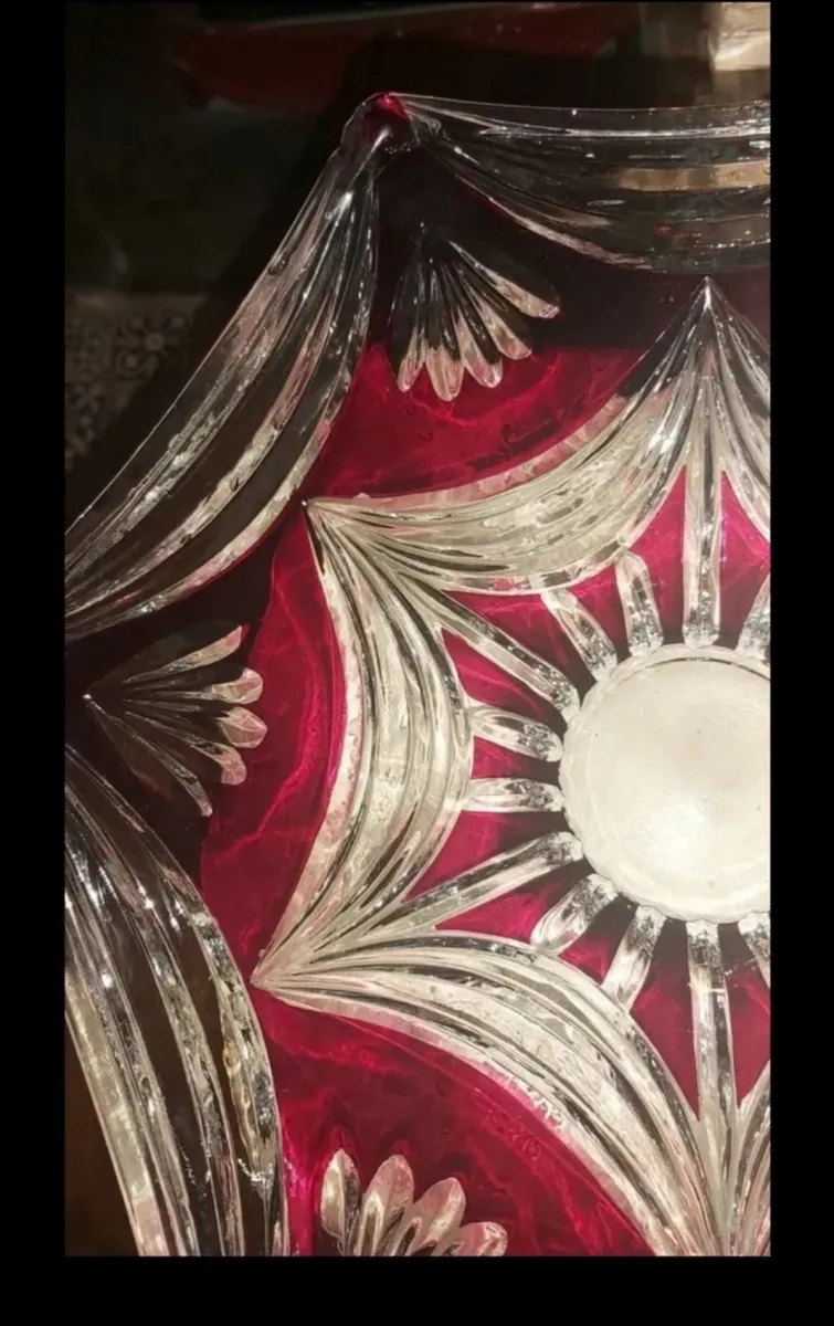 Unusual and beautiful large hand cut crystal bowl - Image 2