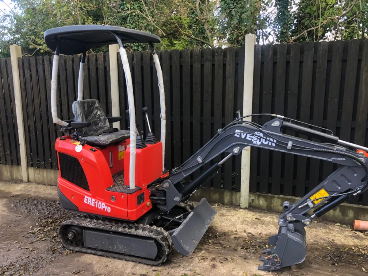 Ex Demo 1 ton mini digger - Image 1