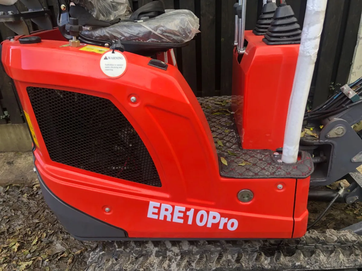 Ex Demo 1 ton mini digger - Image 2