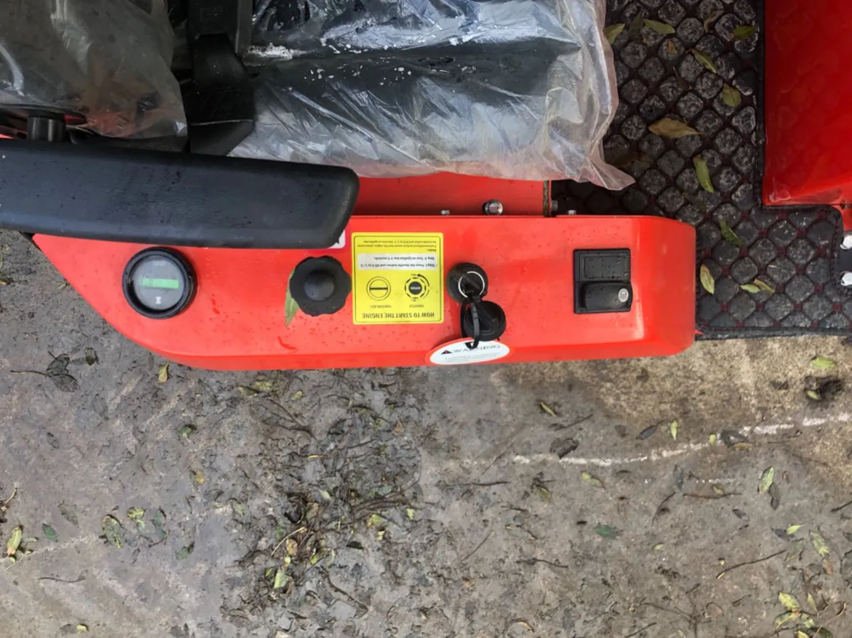Ex Demo 1 ton mini digger - Image 3