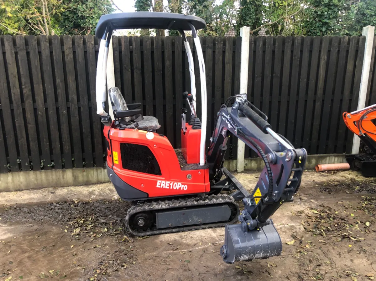 Ex Demo 1 ton mini digger - Image 1