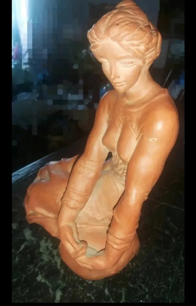 Large Stunning terracotta statue signe - Image 2