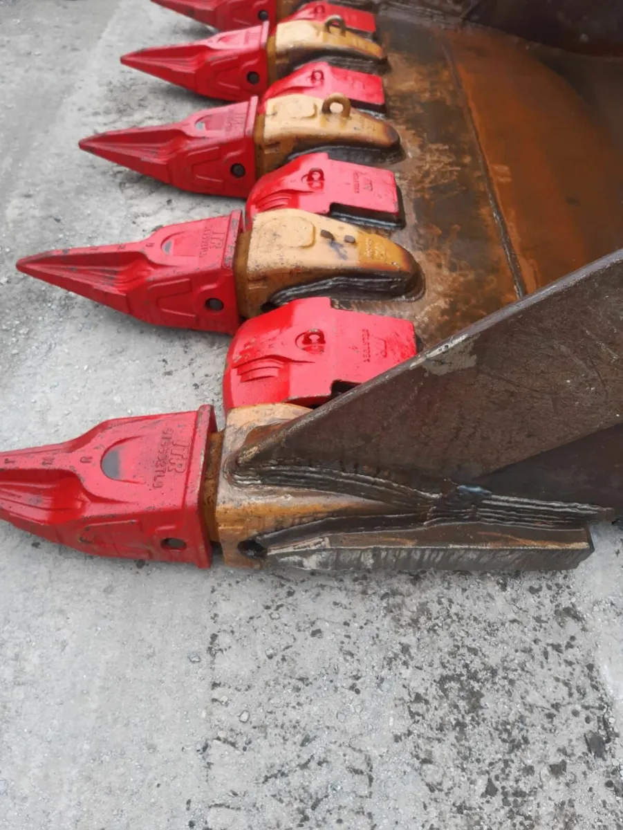 Bucket Tips / Wear Parts / Dozer Blades - Image 1