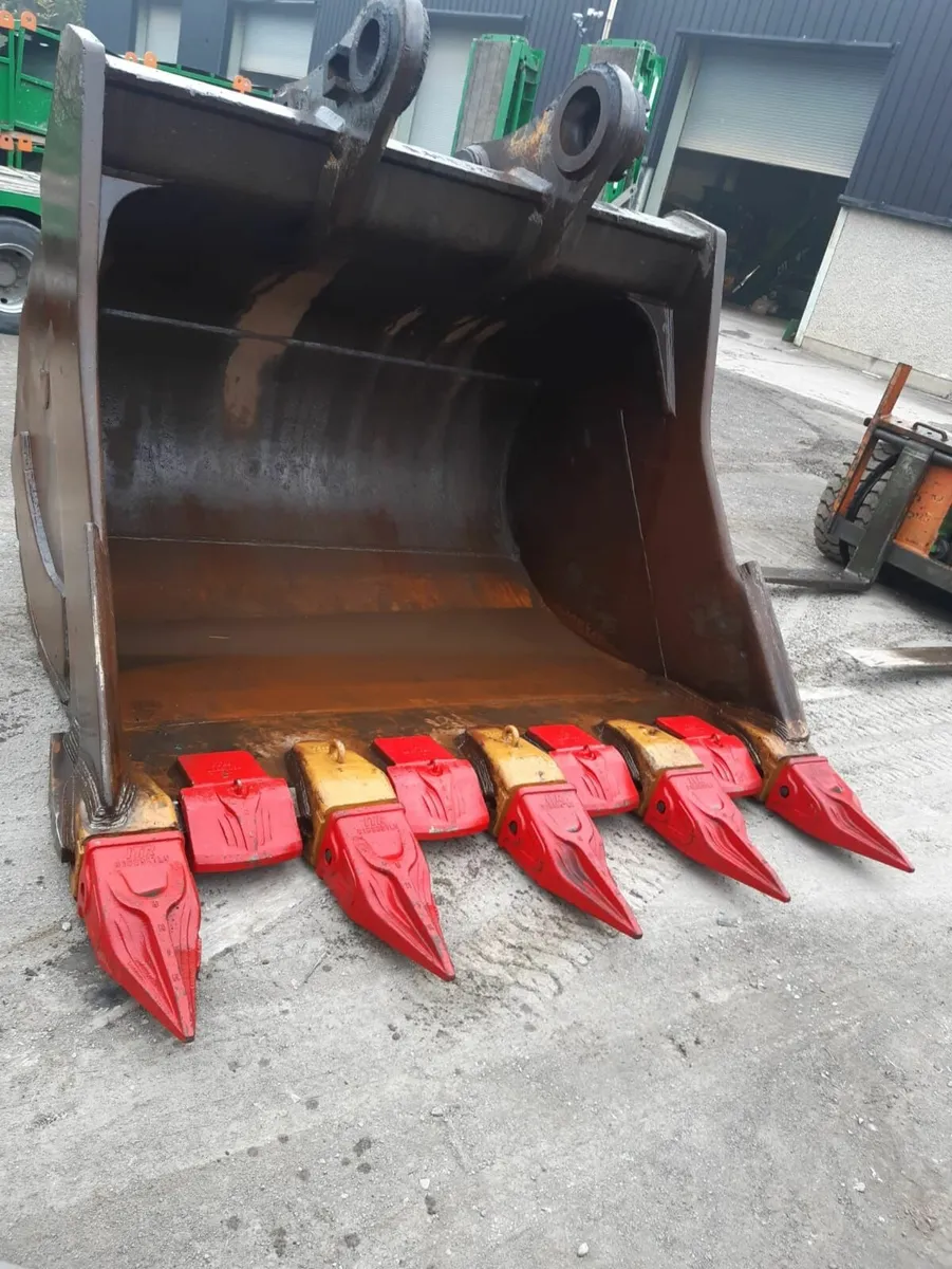 Bucket Tips / Wear Parts / Dozer Blades - Image 1