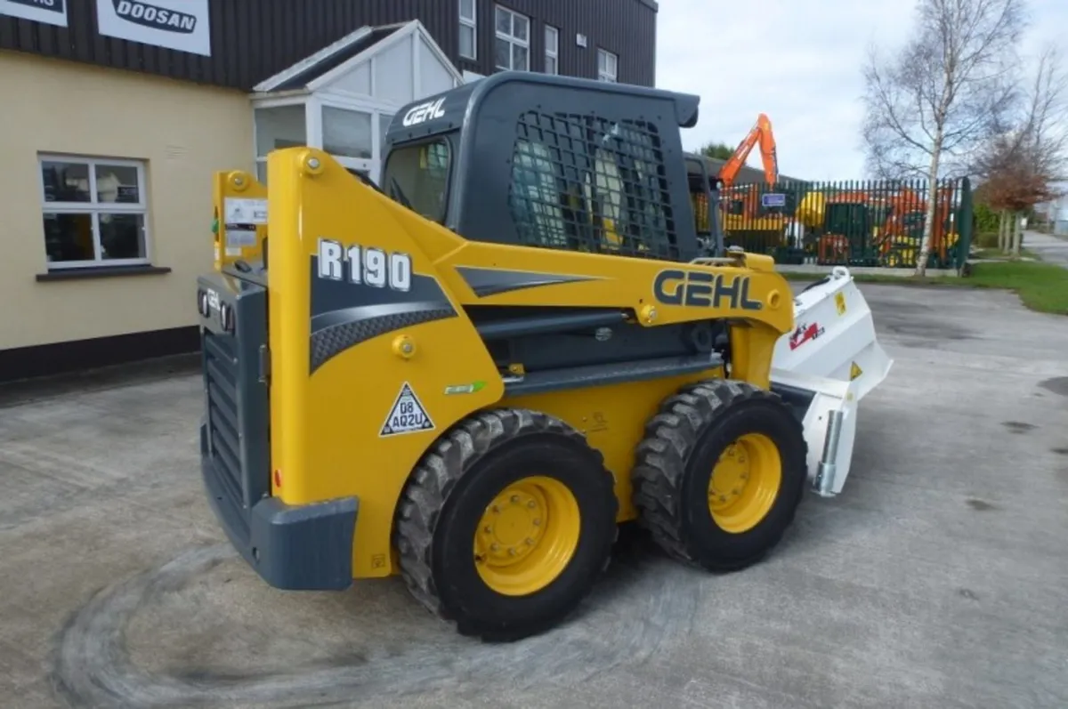 GEHL Skid Steers - Image 4