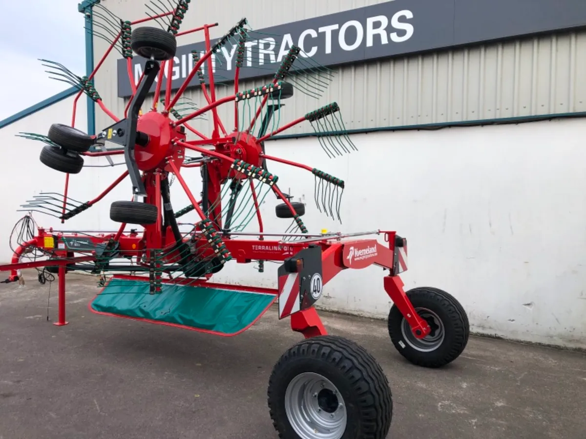 New Kverneland 9472C Twin Rotor Rake - Image 4