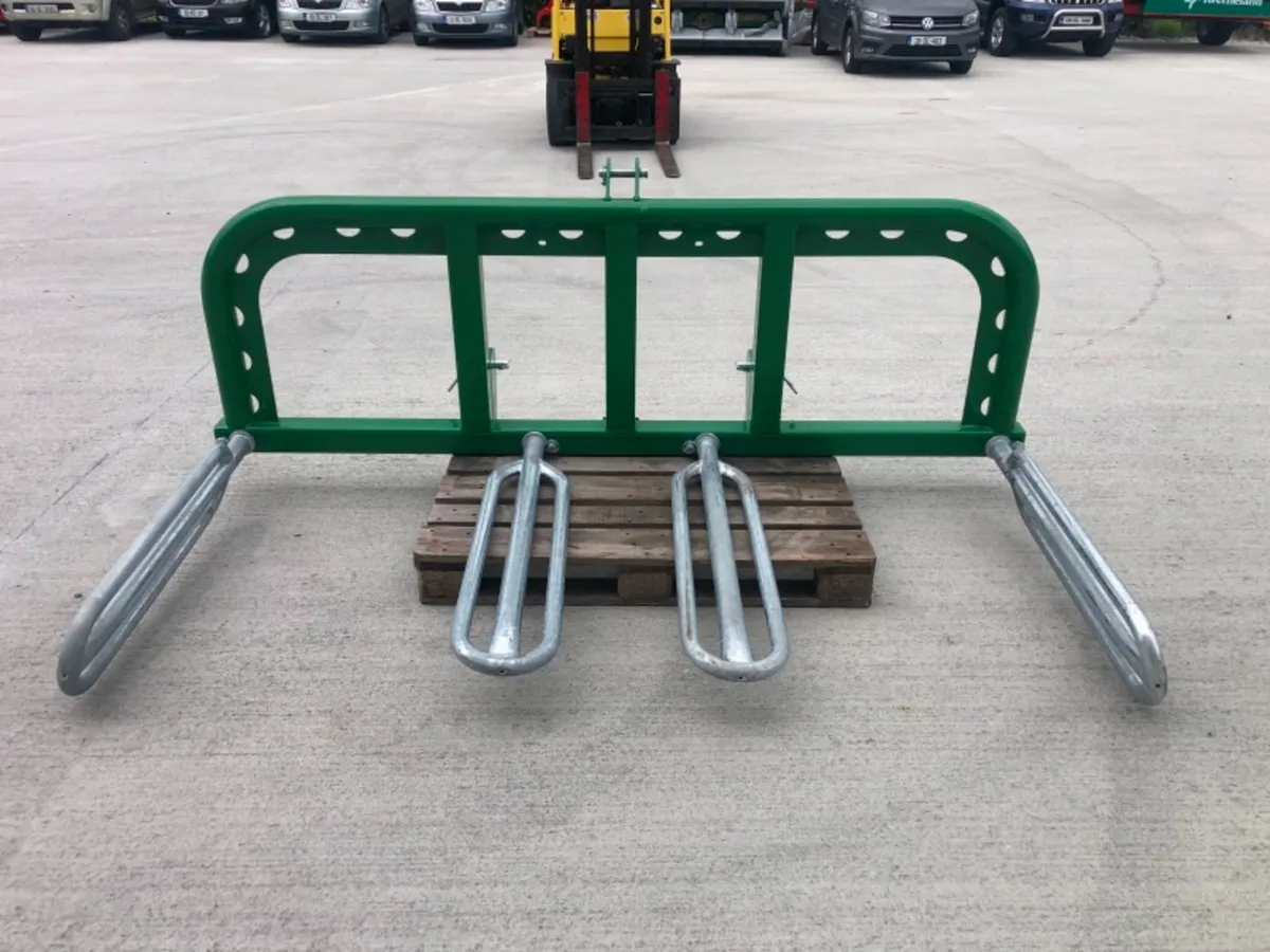 New Cashel Duck Foot Double Bale Stacker - Image 4