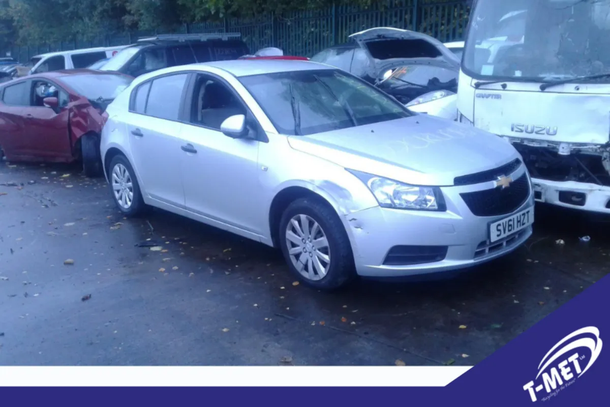 Chevrolet Cruze, 2011 BREAKING FOR PARTS - Image 1