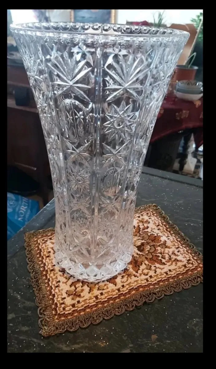 Large and heavy handcut crystal vase imperial - Image 1