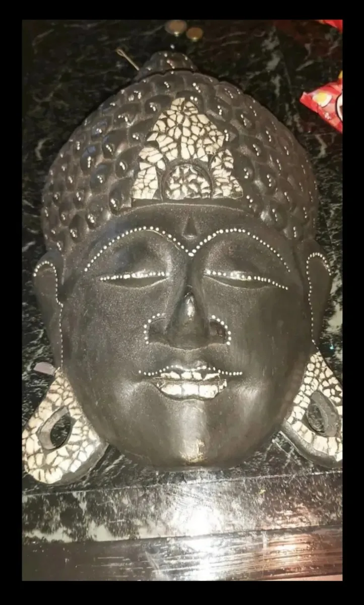 Large wooden mask - Image 1