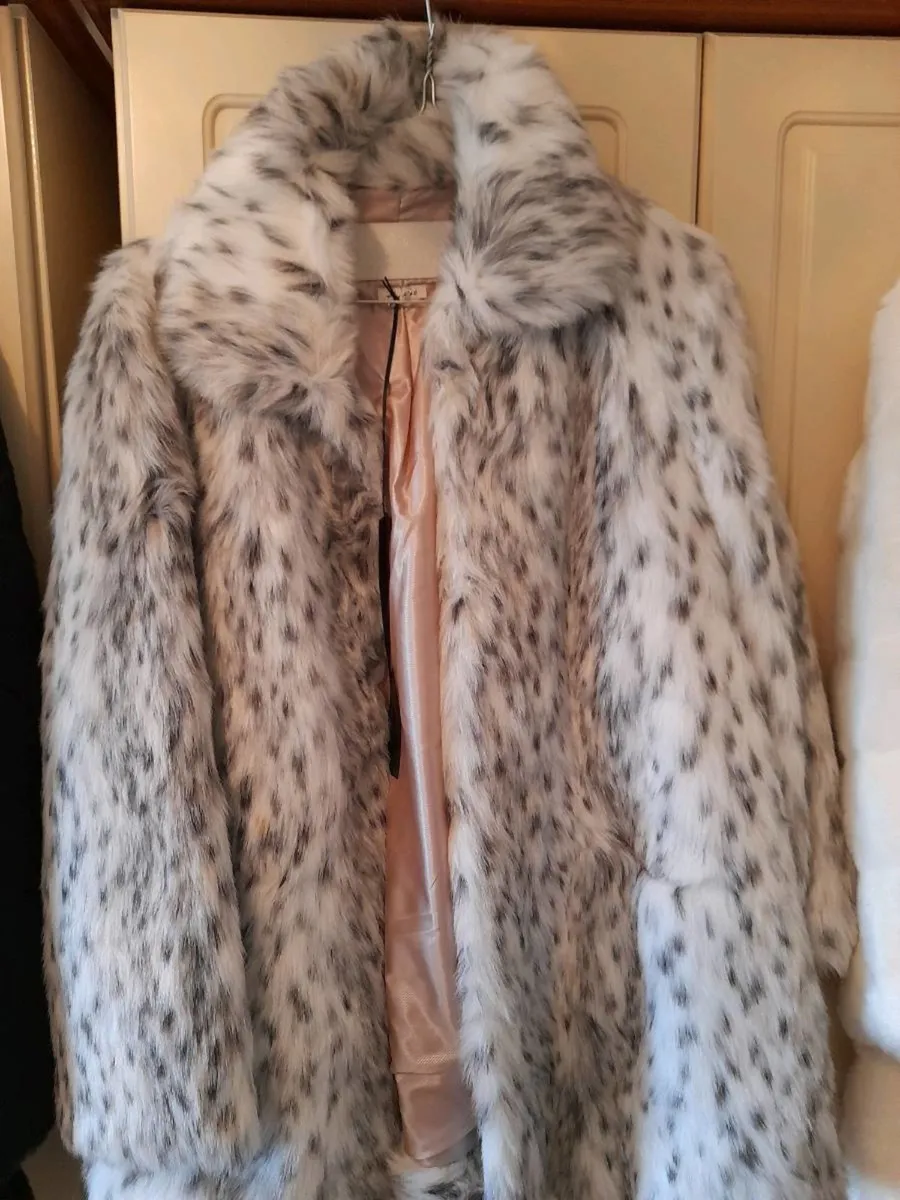 Ladies coats - Image 2