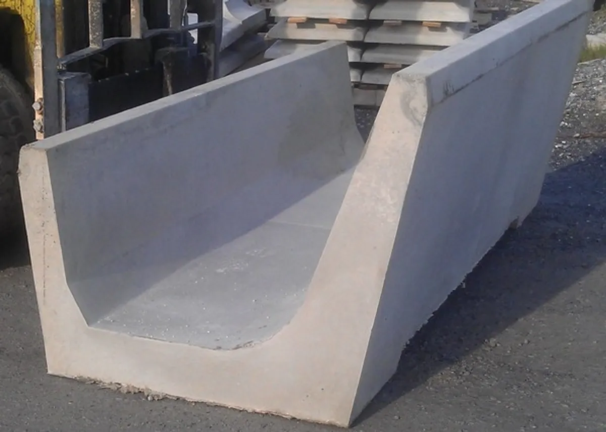 J Shape Feed Trough Barrier Feeder - Image 1