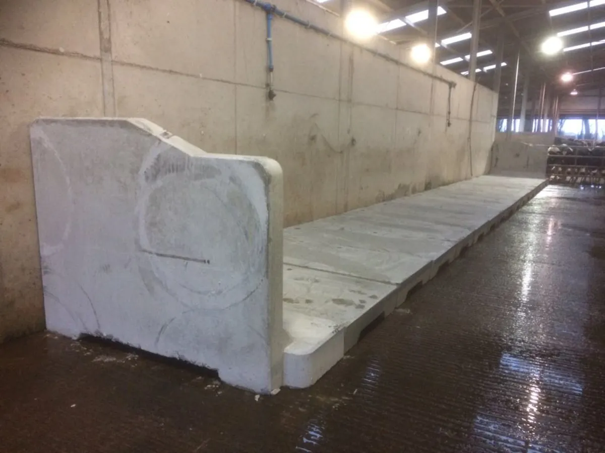 Cubicle Base  End Wall - Image 1