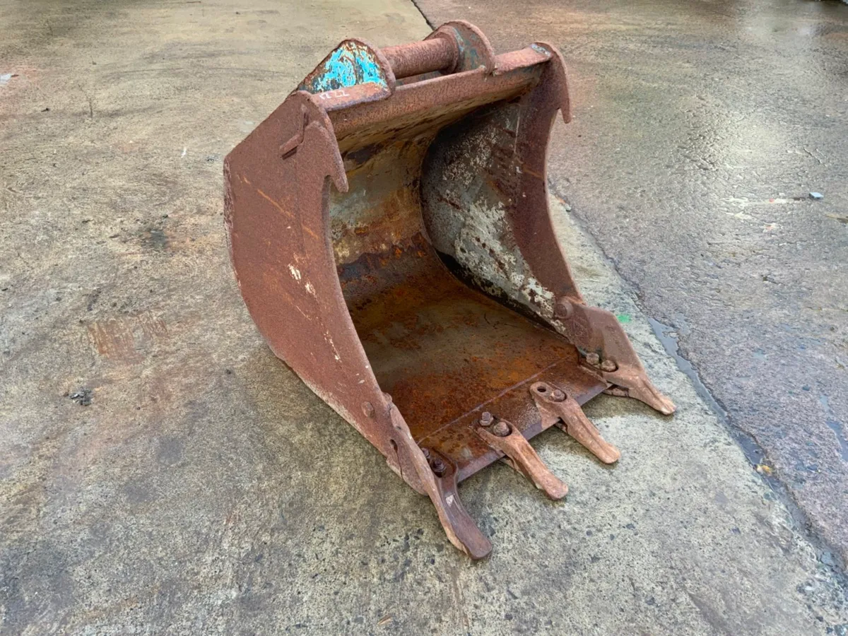 24" DIGGING BUCKET.......60mm PINS.....1222 - Image 1