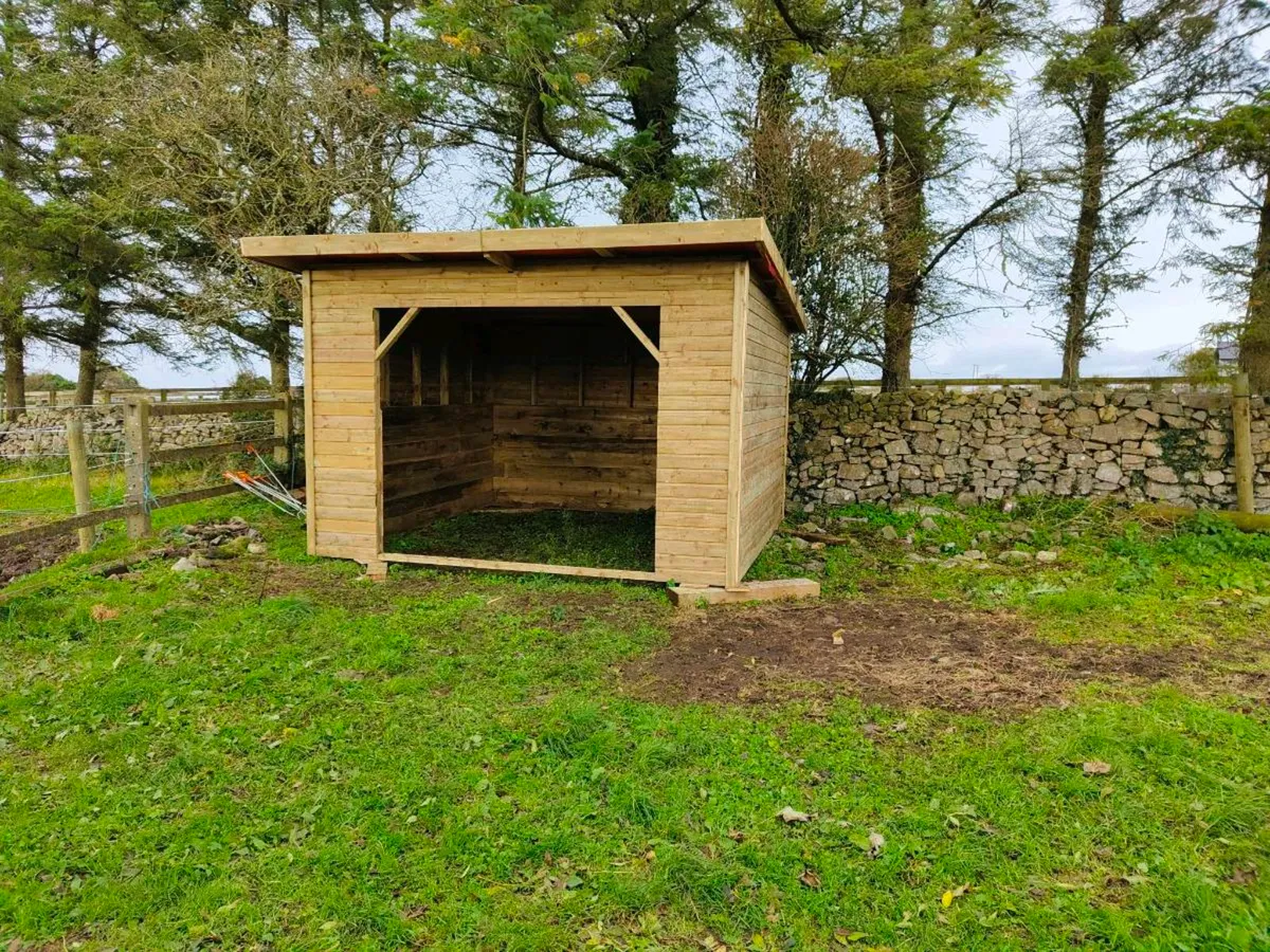 Field Shelters And Stables - Image 2