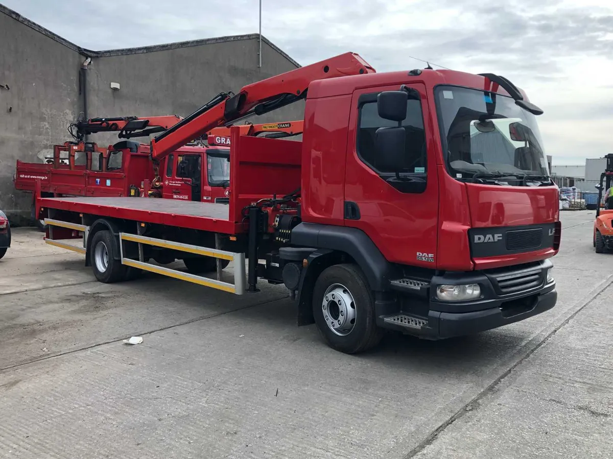 TRUCK HIRE DAF 15T FLATBED WITH 10T CRANE - Image 2