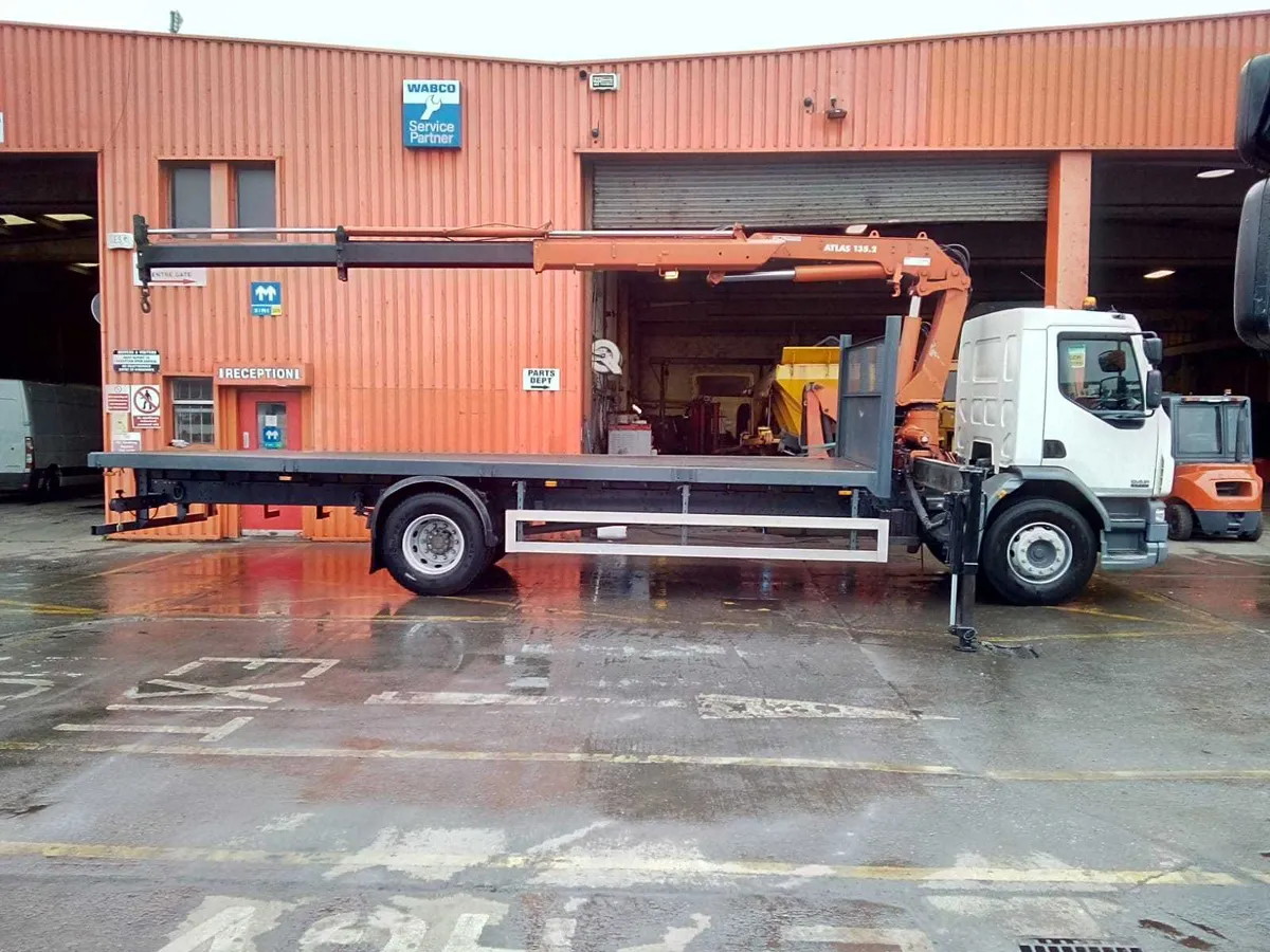 DAF LF55, 18T Flatbed truck with Hiab -For Hire - Image 1