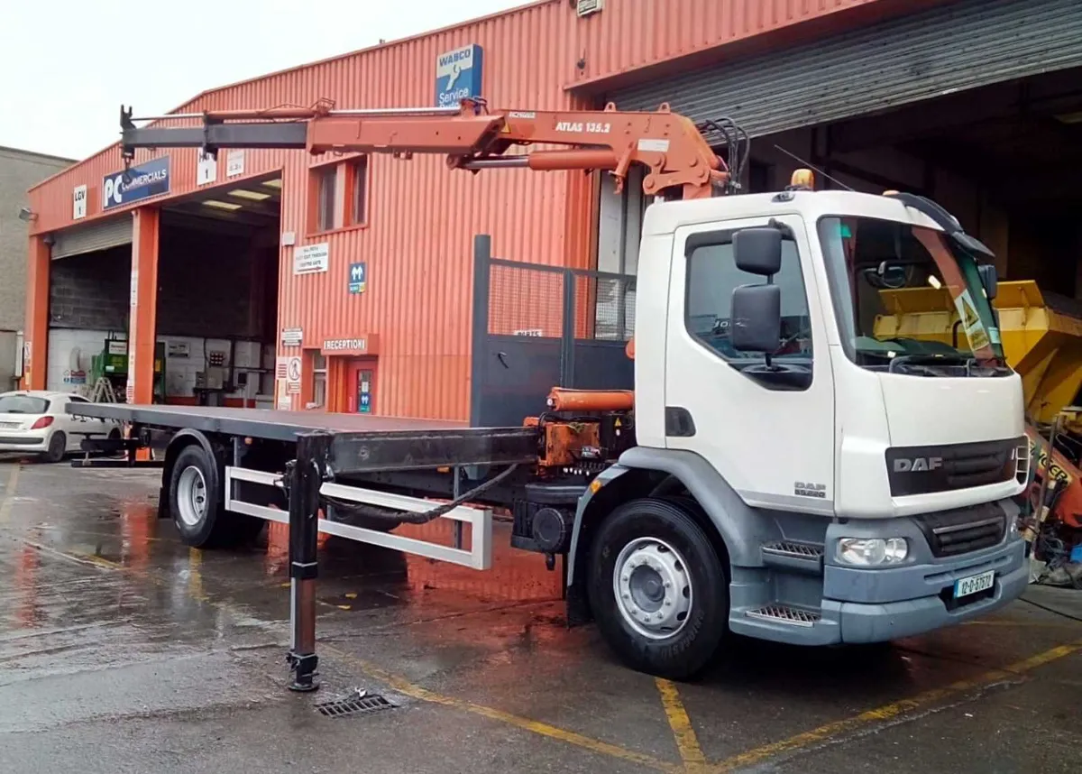 DAF LF55, 18T Flatbed truck with Hiab -For Hire - Image 2