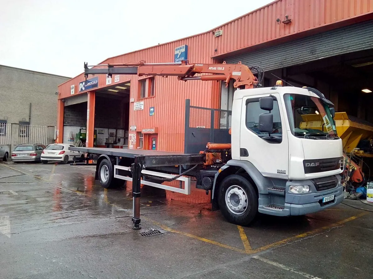 DAF LF55, 18T Flatbed truck with Hiab -For Hire - Image 3