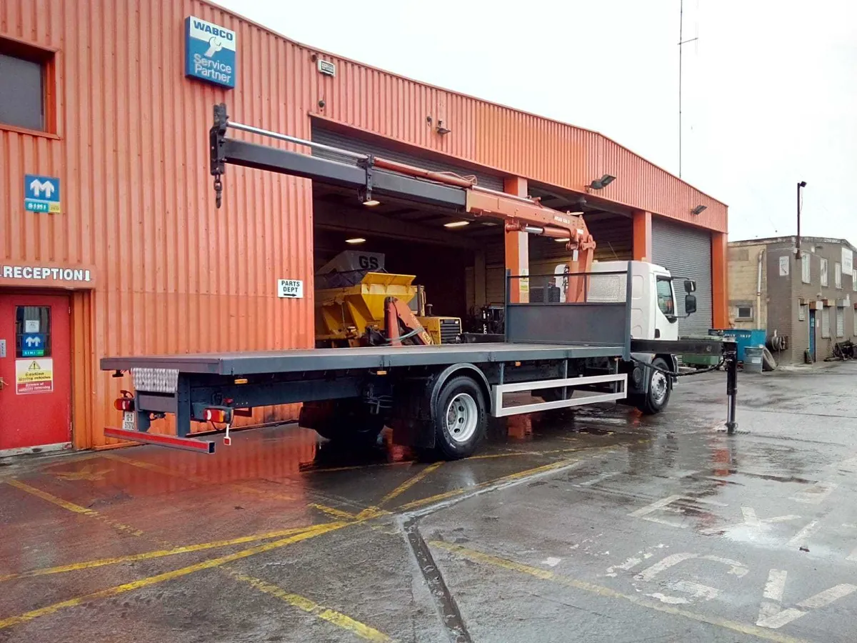 DAF LF55, 18T Flatbed truck with Hiab -For Hire - Image 4