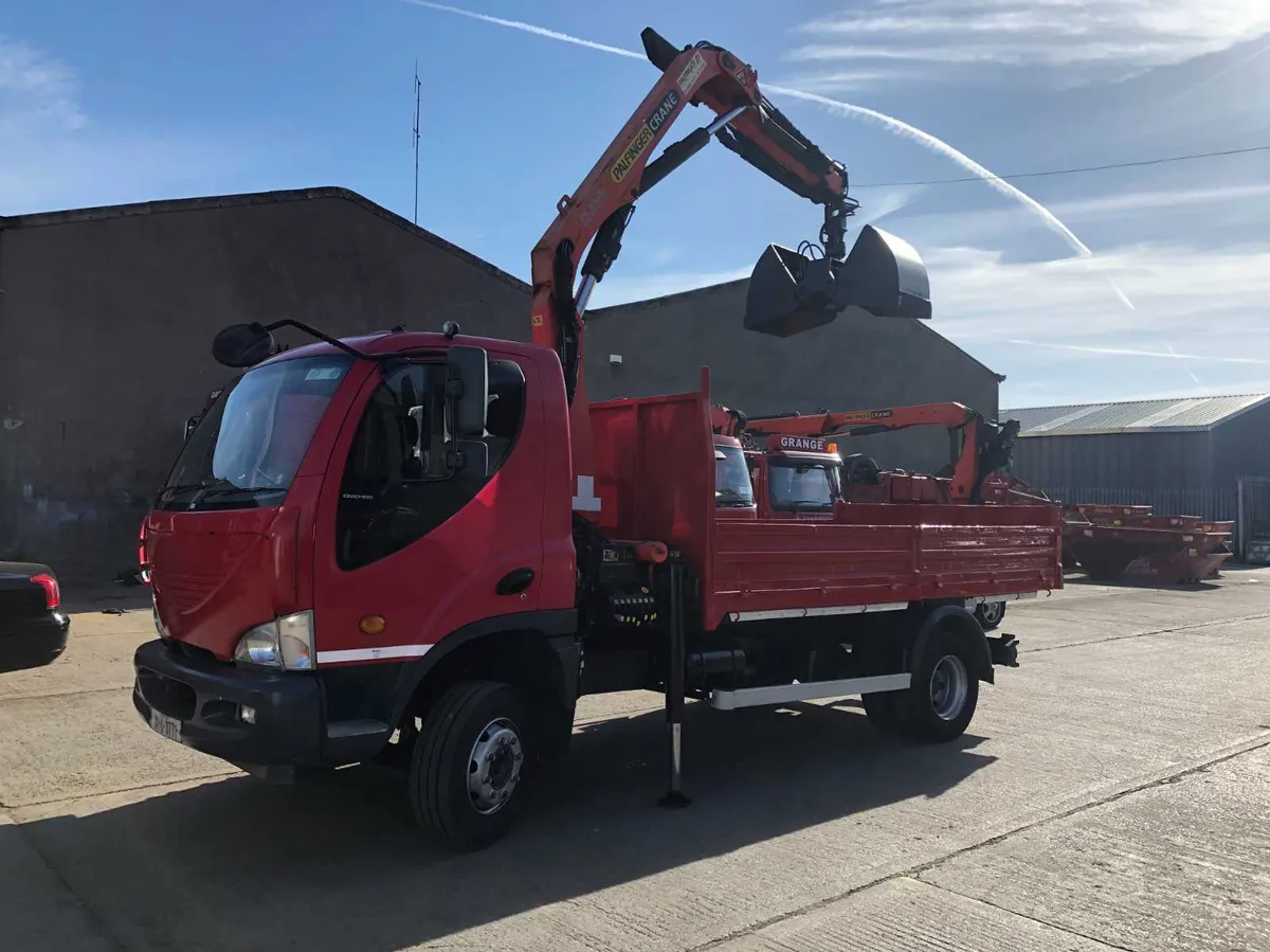 TIPPER WITH CLAMSHELL (12T) FOR HIRE - Image 2